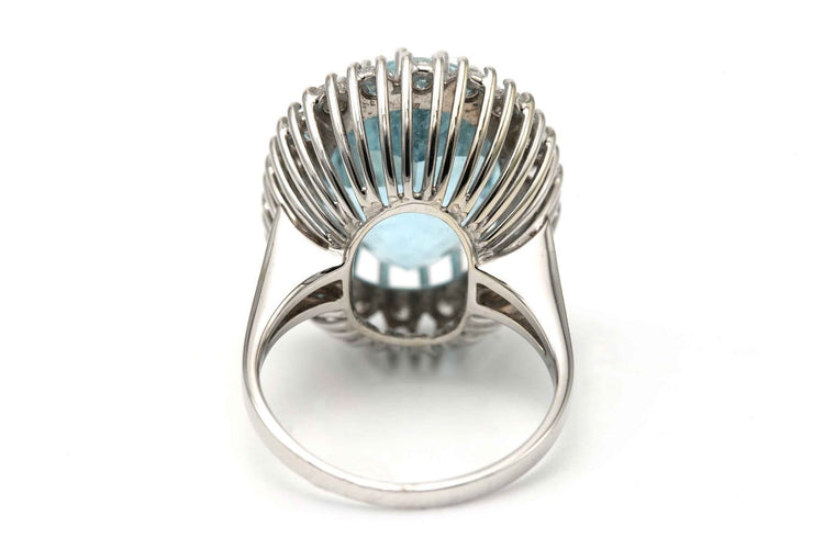 Bague 55 Bague contemporaine en or blanc 18 carats, aigue-marine et diamants 58 Facettes 23247