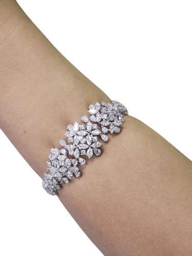 Bracelet Bracelet tennis diamants poires et marquises 58 Facettes N70