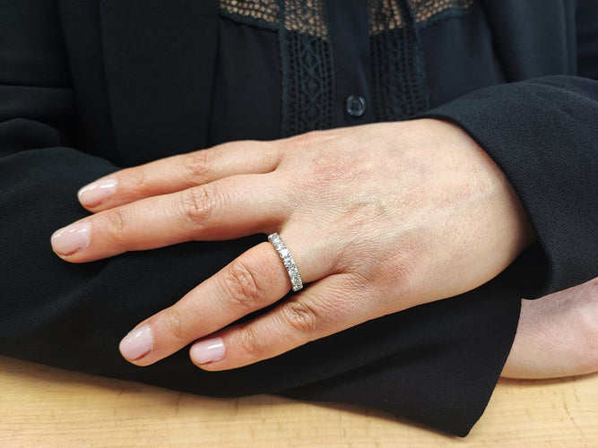 Bague 54 Demi-alliance - Bague en or blanc 18K et diamants 58 Facettes DV-2602.12
