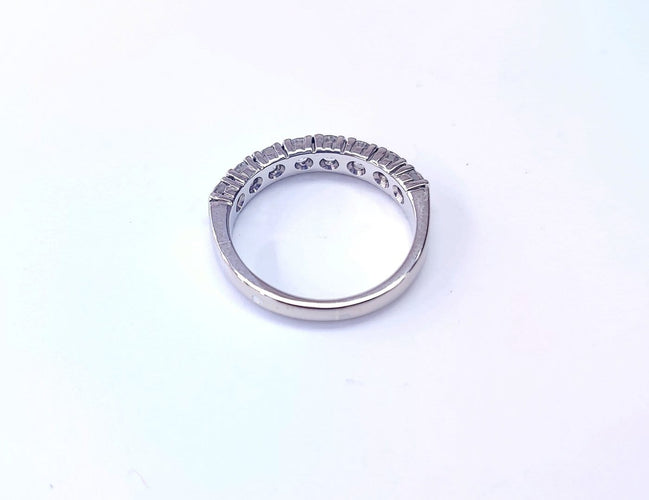 Bague 54 Demi-alliance - Bague en or blanc 18K et diamants 58 Facettes DV-2602.12