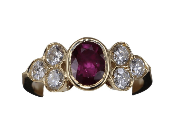 Bague 55 Bague ovale en or jaune avec rubis et diamants 58 Facettes BA-4