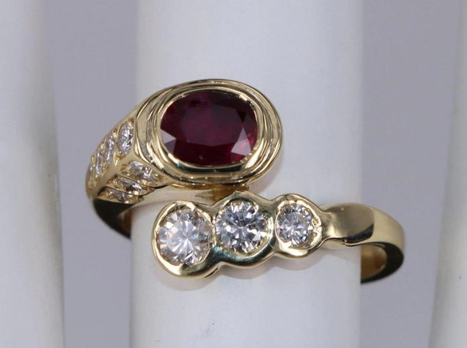 Bague 52 Bague Serpent Ovale Rubis et Diamants en or jaune 58 Facettes BA-5