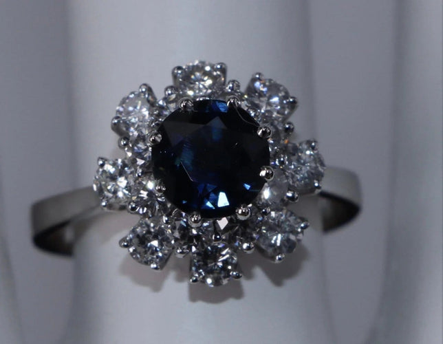 Bague 53.5 Bague en or blanc avec saphir rond et diamant 58 Facettes BA-46