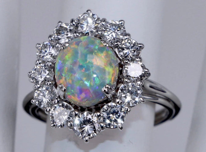 Bague 53 Bague en or blanc avec opale éthiopienne et diamant 58 Facettes BA-153