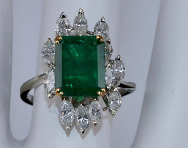 Bague 53.5 Bague en or blanc avec émeraude et diamant marquise 58 Facettes BA-149