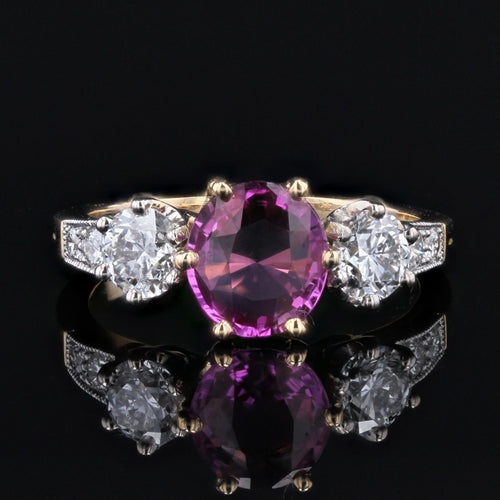 https://www.bijouxbaume.com/upload/image/bague-saphir-rose-et-diamants-or-Platin-p-image-137128-grande.jpg