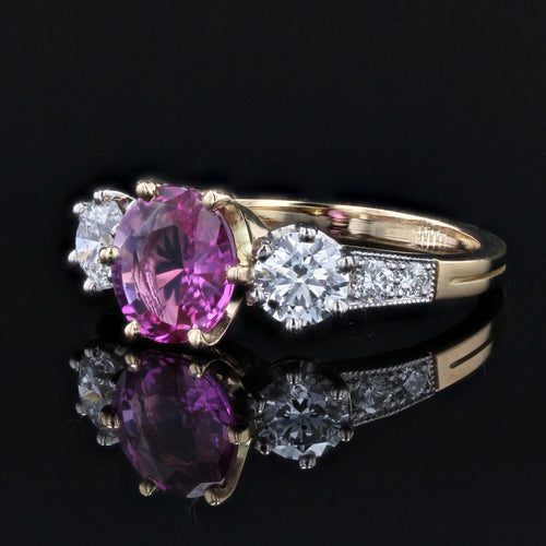https://www.bijouxbaume.com/upload/image/bague-saphir-rose-et-diamants-or-Platin-p-image-137129-grande.jpg