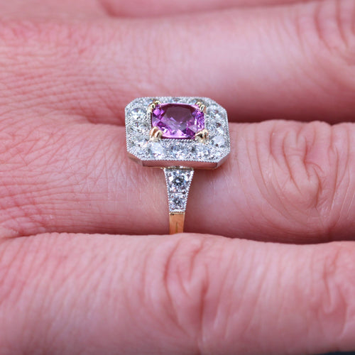 https://www.bijouxbaume.com/upload/image/bague-style-art-deco-saphir-rose-et-diamants-p-image-137099-grande.jpg