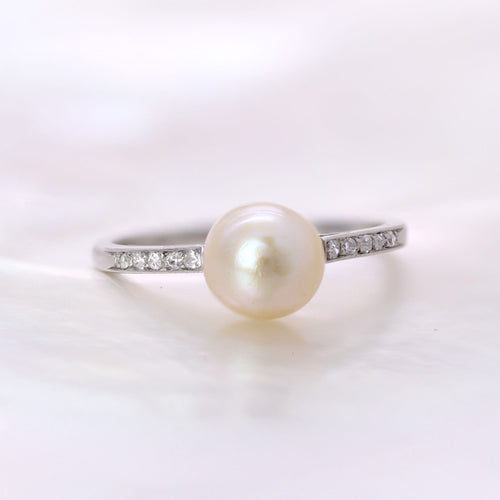 https://www.bijouxbaume.com/upload/image/bague-ancienne-perle-fine-diamants-p-image-172143-grande.jpg