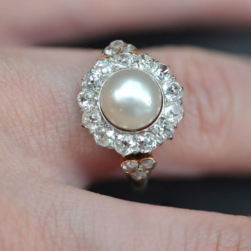 https://www.bijouxbaume.com/upload/image/bague-perle-fine-diamants-ancienne-en-Sedmikráska-p-image-125854-grande.jpg