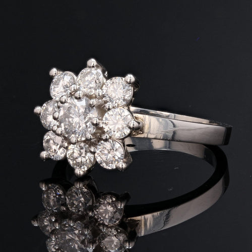 https://www.bijouxbaume.com/upload/image/bague-diamants-Sedmikráska-carree-p-image-125170-grande.jpg