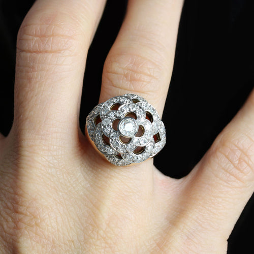 https://www.bijouxbaume.com/upload/image/bague-boule-ajouree-d-un-decor-de-fleur-et-diamants-p-image-172343-grande.jpg