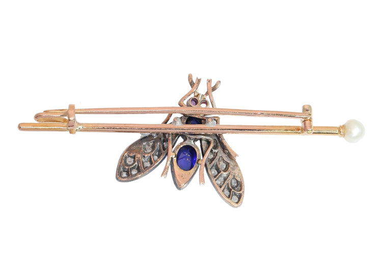 26050-0267.p05_Cirka 1900 Fransk Viktoriansk Flugbrosch med diamanter, safirer, rubiner och pärla-sv.jpg