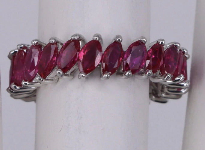 Bague 50.5 Bague alliance complète marquise en or blanc et rubis 58 Facettes BA-659