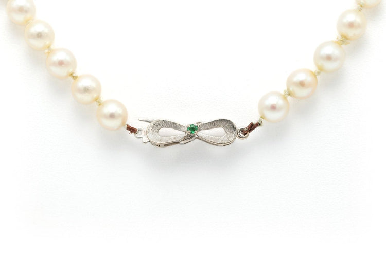 Collier Collier années 70 en or blanc 18 carats, émeraude et perles 58 Facettes B677