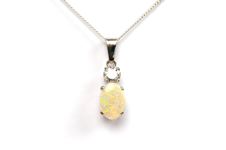 Pendentif Pendentif contemporain serti d’opale et diamant en or blanc 18 carats 58 Facettes 21757