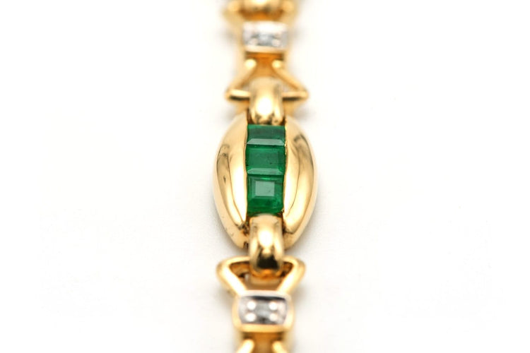 Bracelet Bracelet contemporain en or jaune 18 carats serti d’émeraudes et diamants 58 Facettes B727