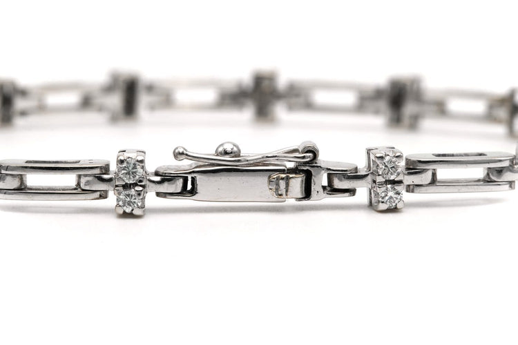 Bracelet Bracelet contemporain en or blanc 18 carats serti de diamants taille brillant (0,84 ct) 58 Facettes B777