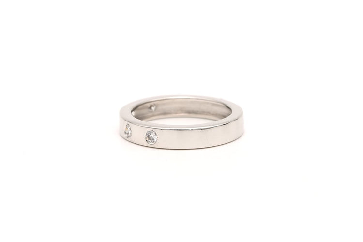 Bague 55 Bague contemporaine en or blanc 18 carats sertie de diamants taille brillant 0,25 ct 58 Facettes 19366