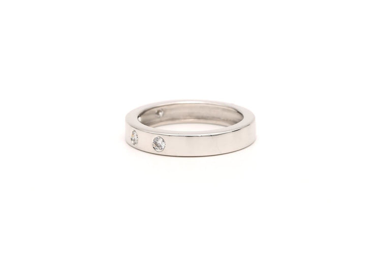 Bague 55 Bague contemporaine en or blanc 18 carats sertie de diamants taille brillant 0,25 ct 58 Facettes 19366