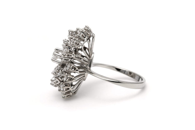 Bague 53 Bague contemporaine en or blanc 18 carats sertie de diamants taille brillant (1,36 ct) 58 Facettes 23009