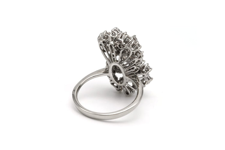 Bague 53 Bague contemporaine en or blanc 18 carats sertie de diamants taille brillant (1,36 ct) 58 Facettes 23009