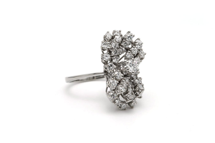 Bague 53 Bague contemporaine en or blanc 18 carats sertie de diamants taille brillant (1,36 ct) 58 Facettes 23009