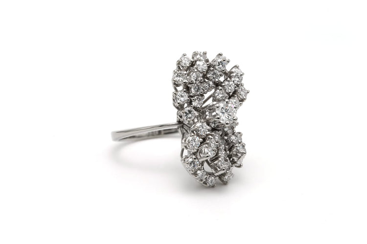 Bague 53 Bague contemporaine en or blanc 18 carats sertie de diamants taille brillant (1,36 ct) 58 Facettes 23009