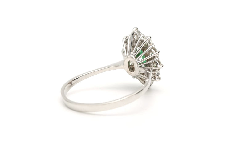 Bague 60 Bague contemporaine en or blanc 18 carats avec émeraude et diamants 58 Facettes B596