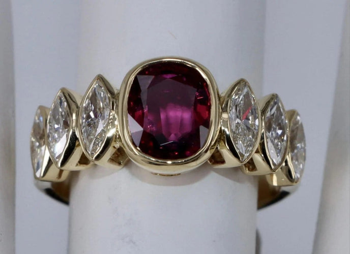 Bague 53 Bague vintage en or jaune, rubis et diamants marquise 58 Facettes BA 114