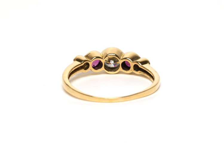 Bague 54 Alliance demi-américaine contemporaine en or jaune 18 carats, rubis et diamants 58 Facettes 21952