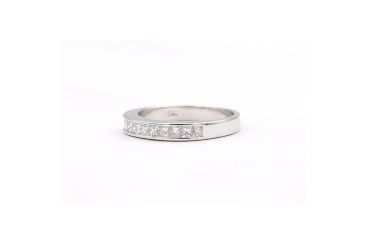 Bague 54 Alliance demi-américaine en or blanc 18 carats sertie de diamants princesse 58 Facettes 19364