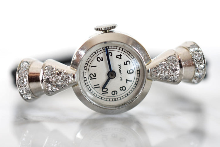 Montre Montre joaillière Art déco - Montre dame en platine 950 et diamants 58 Facettes MNS-100