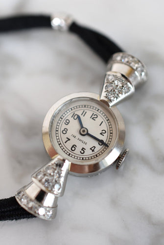 Montre Montre joaillière Art déco - Montre dame en platine 950 et diamants 58 Facettes MNS-100