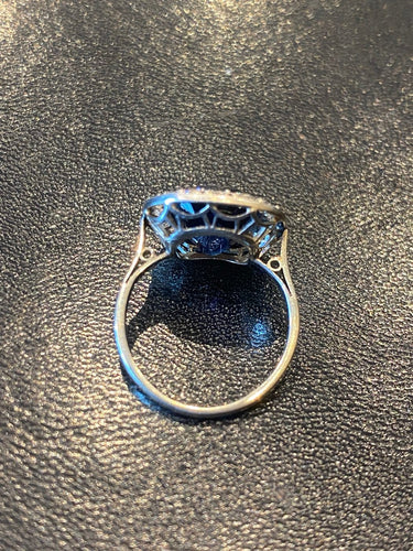 Bague 48 Bague ancienne en or 750 et platine, saphir Verneuil et diamants 58 Facettes LP226