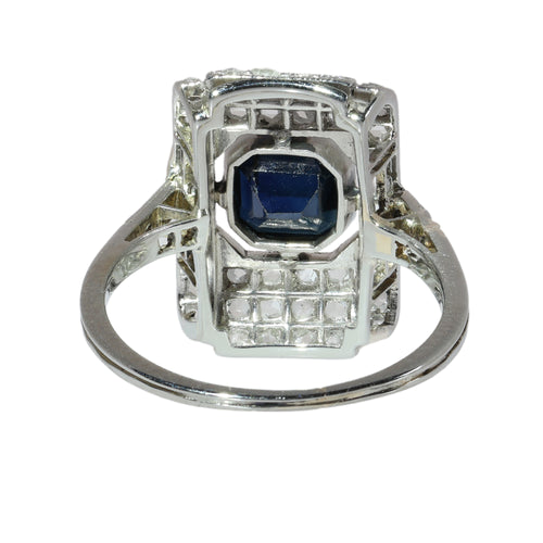 1930 civarı, elli adet gül kesim pırlantayla çevrelenmiş Art Deco safir yüzük.