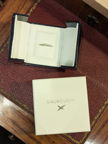 https://18carats.fr/wp-content/uploads/2025/03/32038-33069-Mauboussin-Solitaire-or-blanc-et-diamant-scaled.jpg