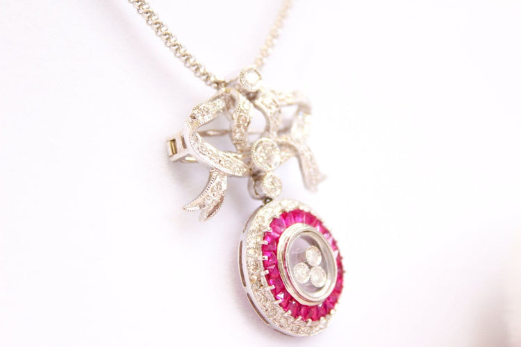 Collier Collier avec pendentif-broche nœud pavé de diamants et rubis 58 Facettes MT240099