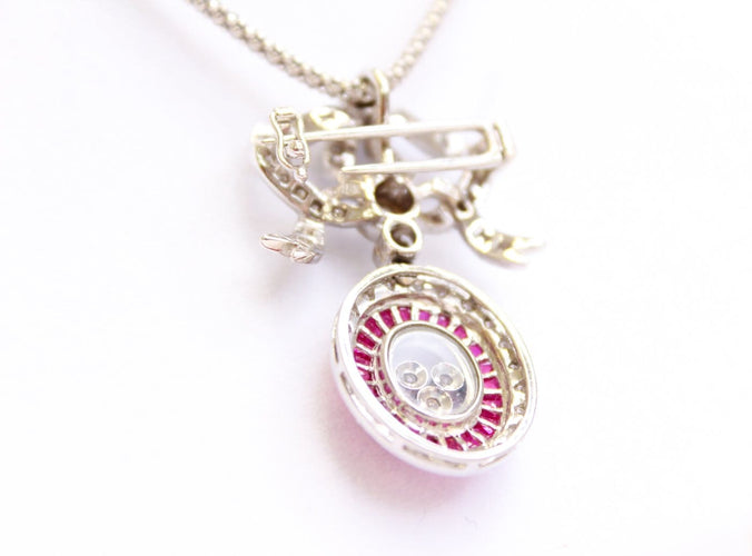 Collier Collier avec pendentif-broche nœud pavé de diamants et rubis 58 Facettes MT240099