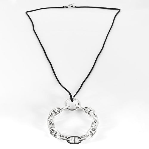 Pendentif Hermès Chaîne d'Ancre - Pendentif rond en argent et cordelière en coton noir 58 Facettes 58FC38