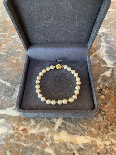 https://cdn.shopify.com/s/files/1/0647/1470/3075/files/Bracelet_de_Luxe_-_Bracelet_de_Perles_Or_Jaune_18_Carats_-_Joaillerie_Paris_-_Les_Pierres_de_Julie_4.jpg?v=1772546481