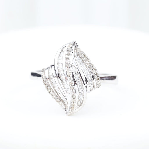 Bague 58 Bague en or blanc 18K à diamants baguette et brillants 58 Facettes 138314A