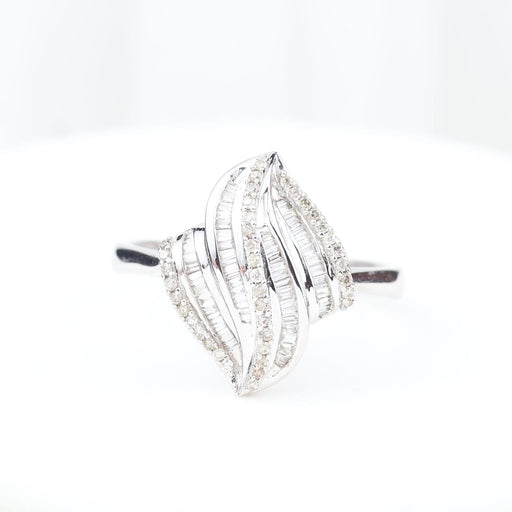 Bague 58 Bague en or blanc 18K à diamants baguette et brillants 58 Facettes 138314A