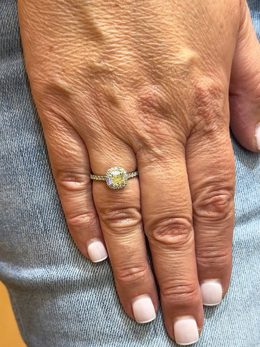 Bague 52 Solitaire - Bague diamant jaune fancy en or blanc 18 carats 58 Facettes SKU