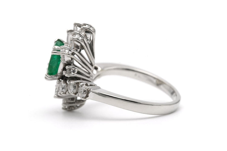 Bague 52 Bague années 70 en or blanc, émeraude et diamants 58 Facettes 23539