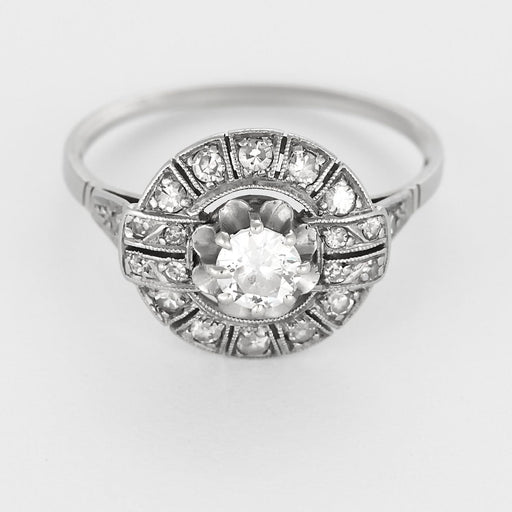 Bague 55 Élégante bague de style Art Déco en or blanc et diamants 58 Facettes B260008