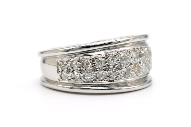 Bague 52 Bague contemporaine en or blanc 18 carats sertie de diamants 58 Facettes B818