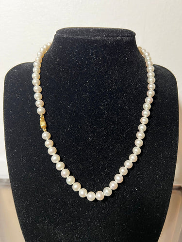 Collier Collier choker en or jaune 18k et perles de culture blanches 42 cm 58 Facettes 933