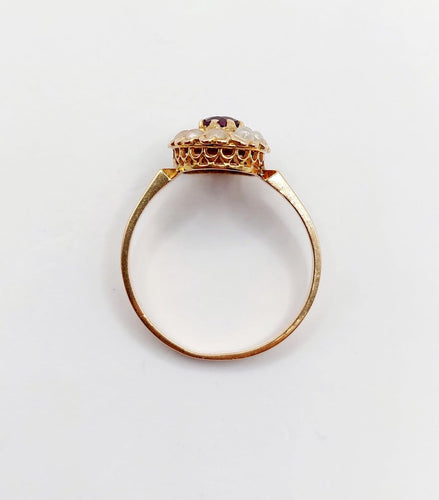 Bague 50 Bague marguerite ancienne en or rose 18k, pierre violette et perles 58 Facettes A06752