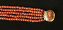 Bracelet Bracelet en or jaune, corail et camée 58 Facettes C 333